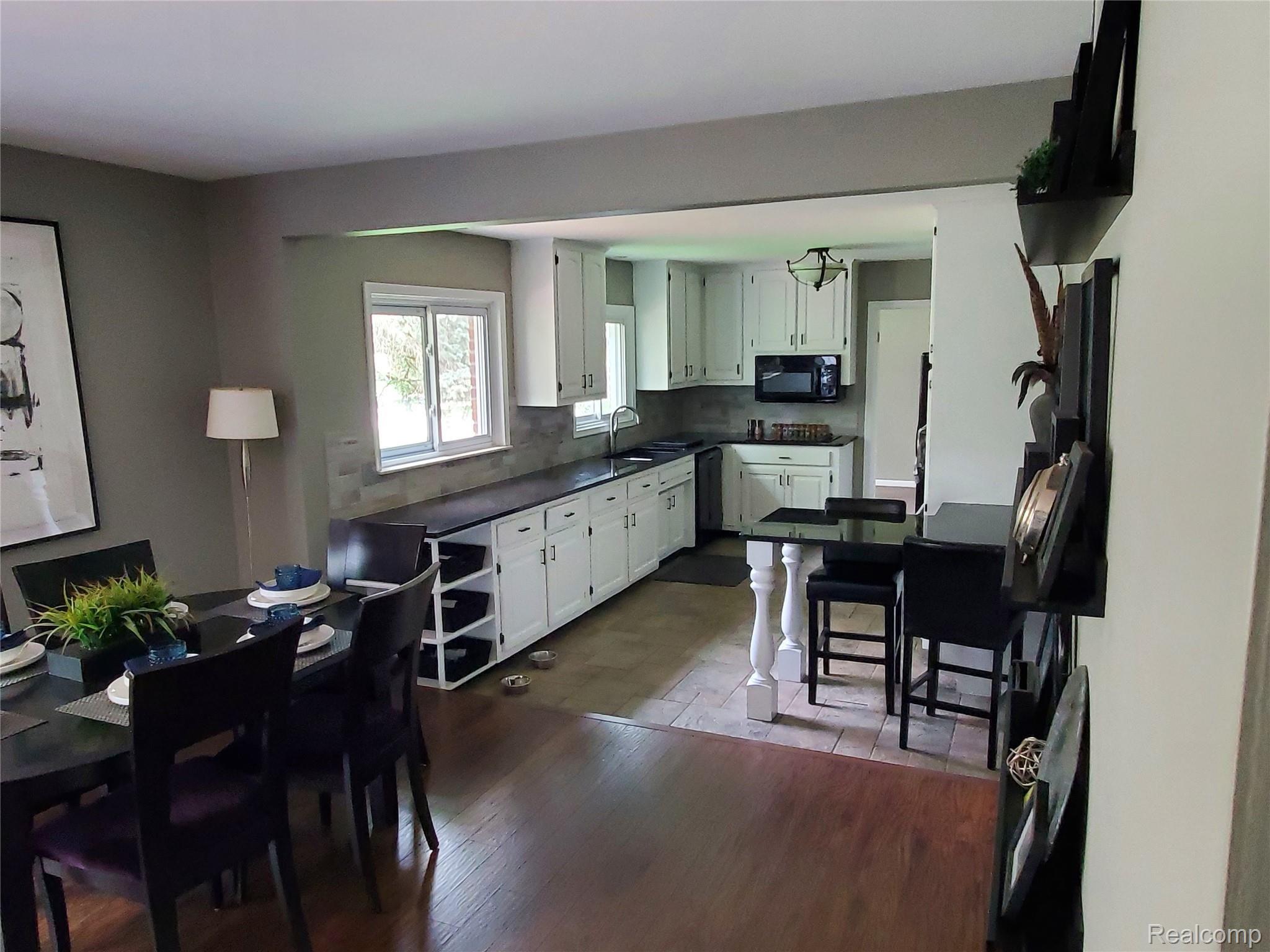 1871 Fair Oak Court Rochester, MI 48309 - Photo 9 of 25 Family 3.jpg
