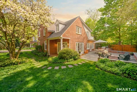 $2,099,000 | 5 Farnham Court, Westport, CT 06880