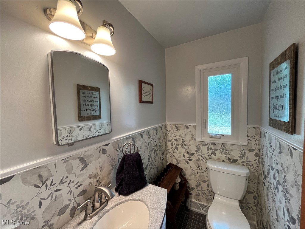 2079 Wyndham Road Akron, OH 44313 - Photo 23 of 35 Guest half bathroom