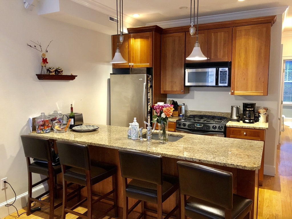 30 Anderson Street, Unit #2 Boston, MA 02114 - Photo 3 of 7