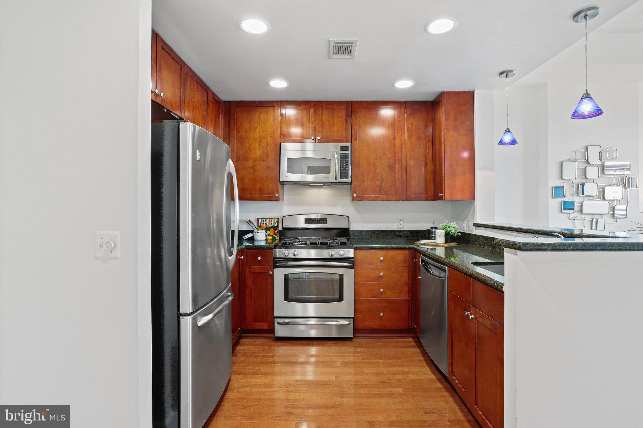 3600 South Glebe Road, Unit 1014W Arlington, VA 22202 - Photo 6 of 36 Granite counters + tons of cabinet storage