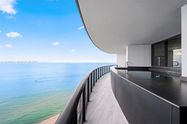 $5,999,000 | 18555 Collins Avenue, Unit 2105, Sunny Isles Beach, FL 33160
