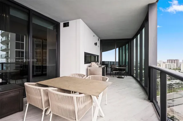 $5,999,000 | 18555 Collins Avenue, Unit 2105, Sunny Isles Beach, FL 33160