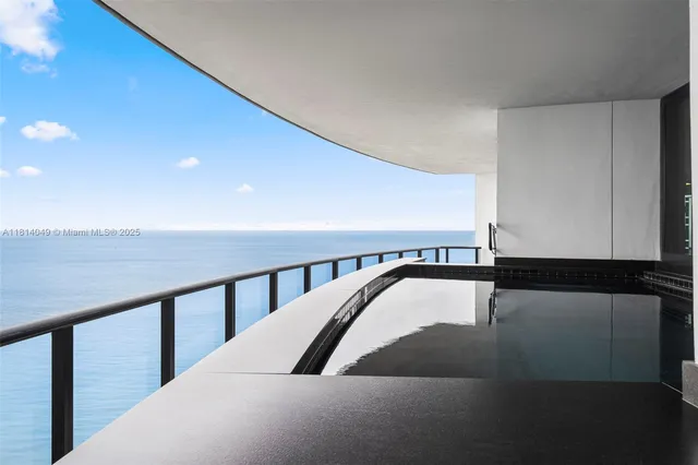 $5,999,000 | 18555 Collins Avenue, Unit 2105, Sunny Isles Beach, FL 33160