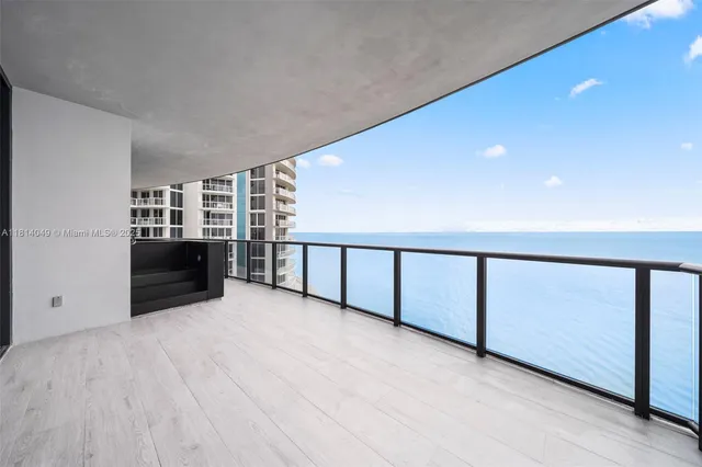 $5,999,000 | 18555 Collins Avenue, Unit 2105, Sunny Isles Beach, FL 33160