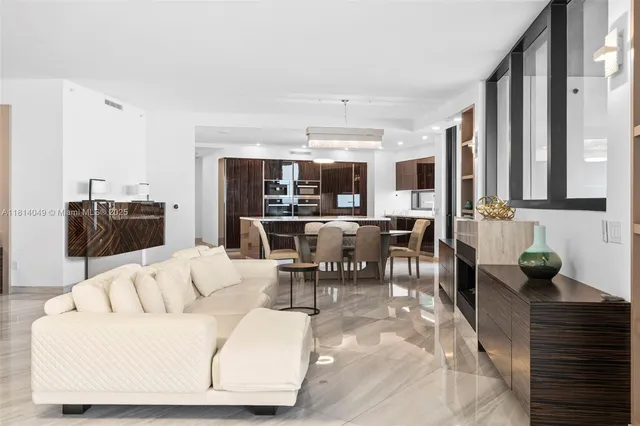 $5,999,000 | 18555 Collins Avenue, Unit 2105, Sunny Isles Beach, FL 33160