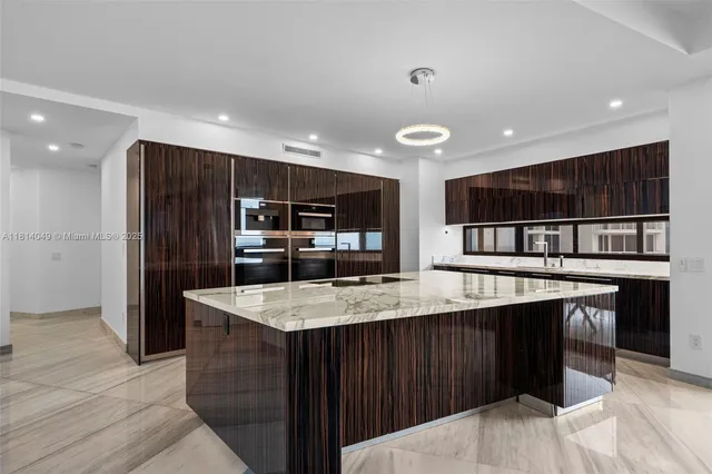 $5,999,000 | 18555 Collins Avenue, Unit 2105, Sunny Isles Beach, FL 33160
