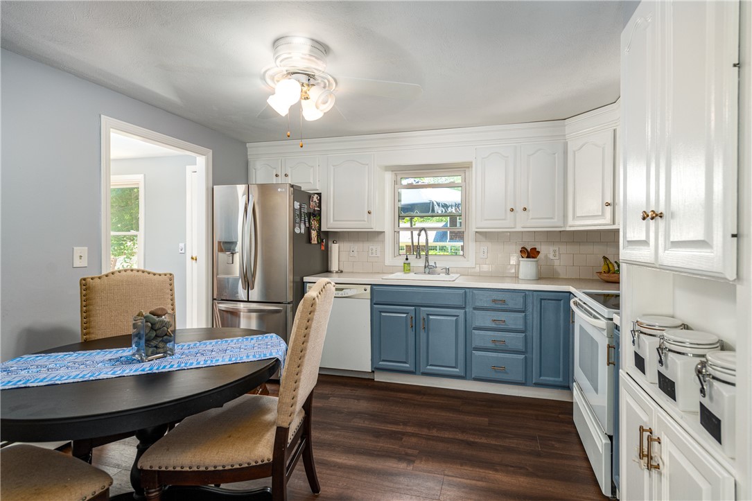 12 Anthony Road Barrington, RI 02806 - Photo 5 of 31