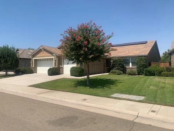 $645,000 | 3233 Robinwood Avenue, Clovis, CA 93619