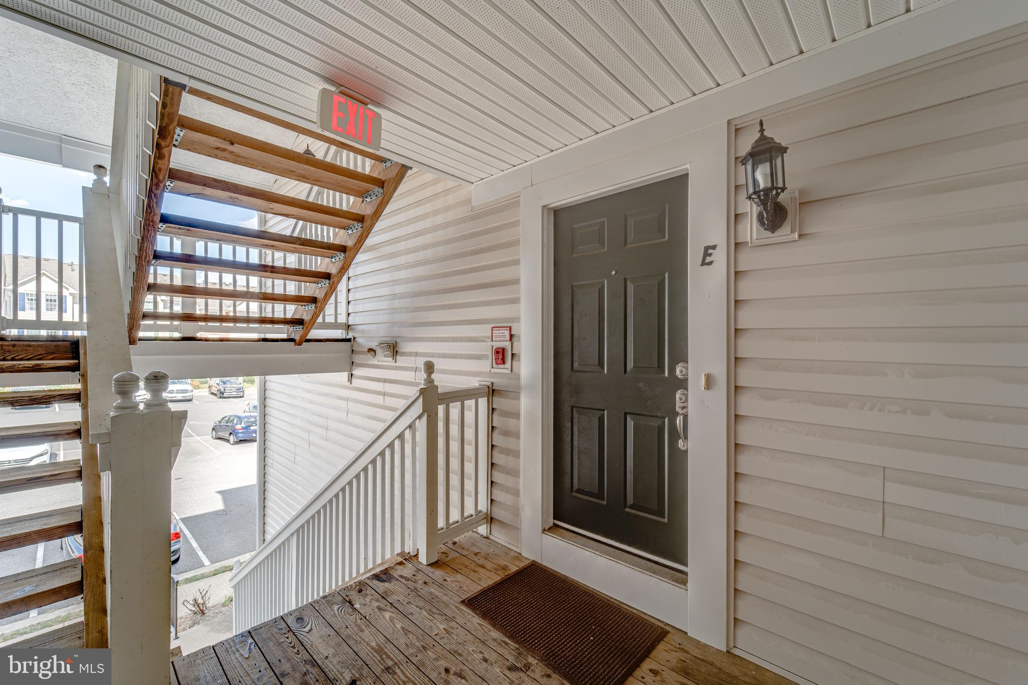 9220 Cardinal Forest Lane, Unit E Lorton, VA 22079 - Photo 25 of 26 a view of a balcony