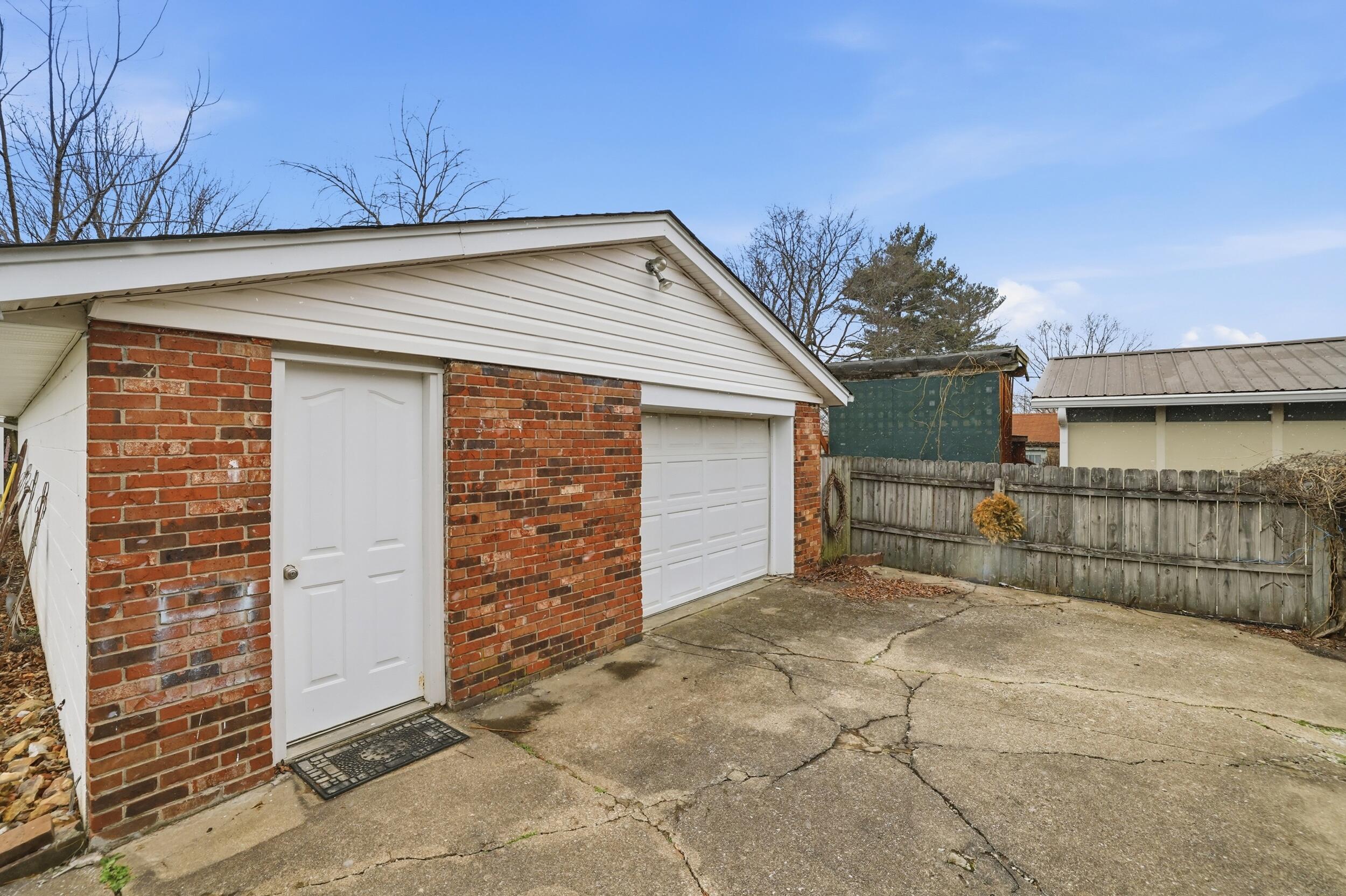 744 Kingston Road Lexington, KY 40505 - Photo 30 of 36 29_1h4a0384