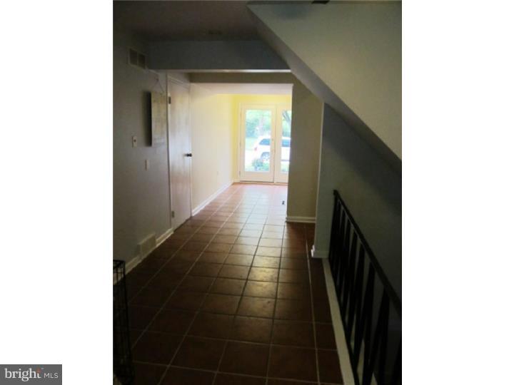 305 Radcliffe Drive Newark, DE 19711 - Photo 2 of 18 Foyer