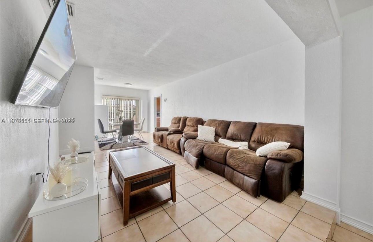 5300 Southwest 6th Street Miami, FL 33134 - Photo 11 of 20