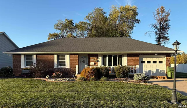 $164,900 | 1800 Frazier Avenue, Centralia, IL 62801