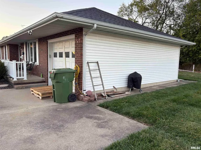 $164,900 | 1800 Frazier Avenue, Centralia, IL 62801