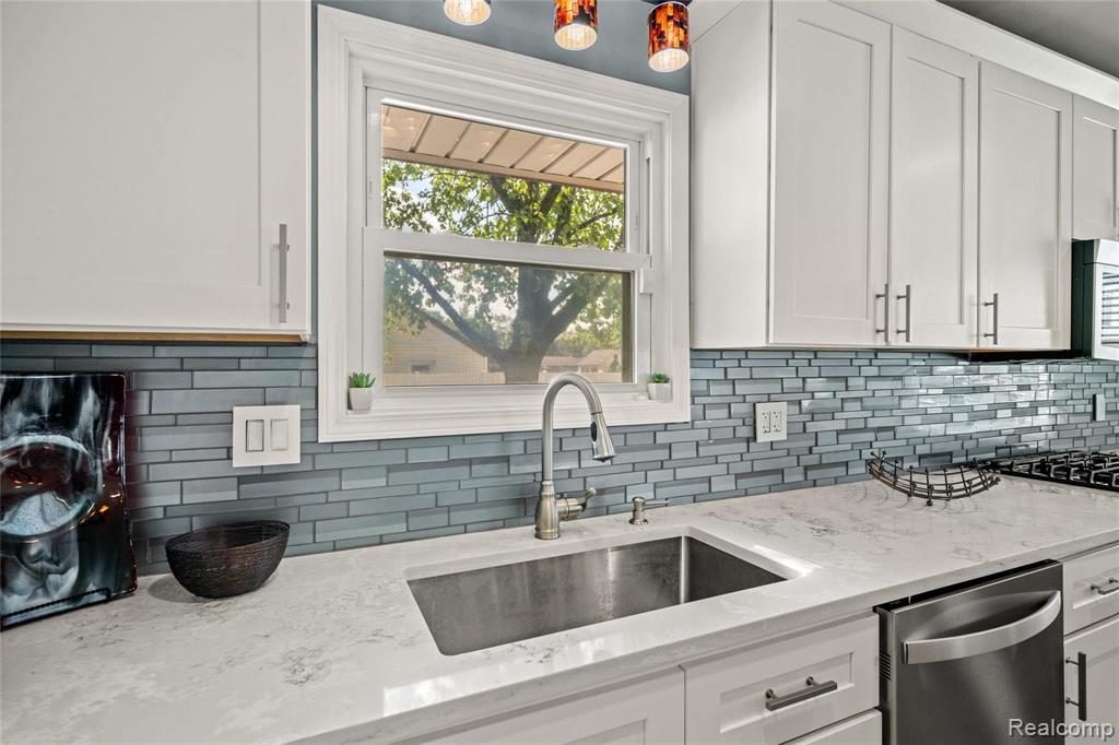 2447 Eastern Avenue Rochester Hills, MI 48307 - Photo 9 of 41