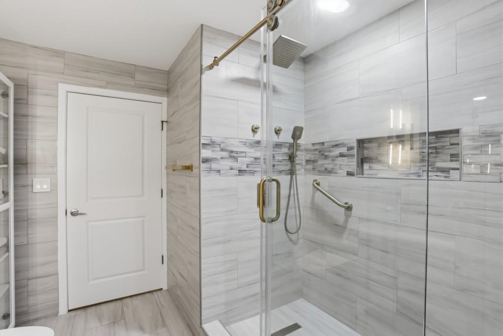 361 17th Street Northwest, Unit 1720 Atlanta, GA 30363 - Photo 17 of 38 a bathroom with a shower