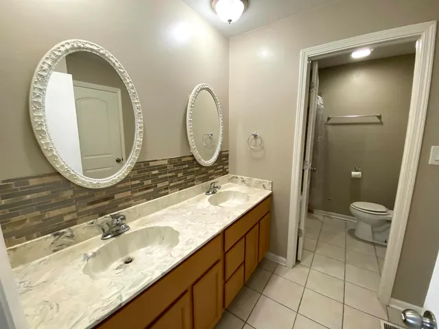 $2,450 | 1987 Franklin Place, Hoffman Estates, IL 60169