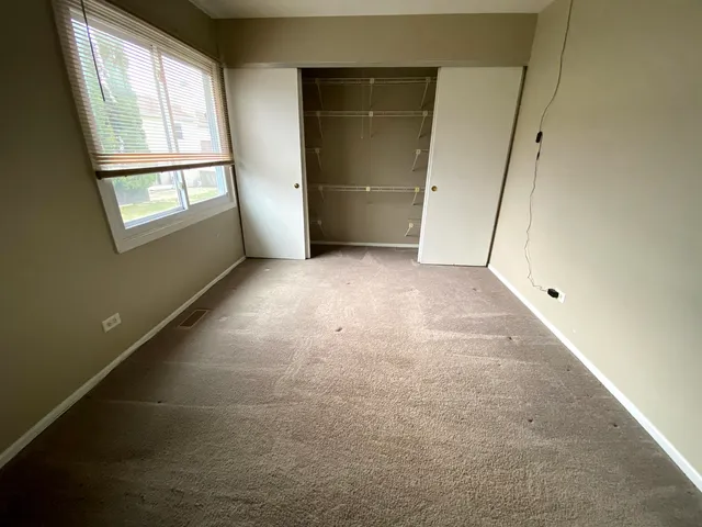 $2,450 | 1987 Franklin Place, Hoffman Estates, IL 60169