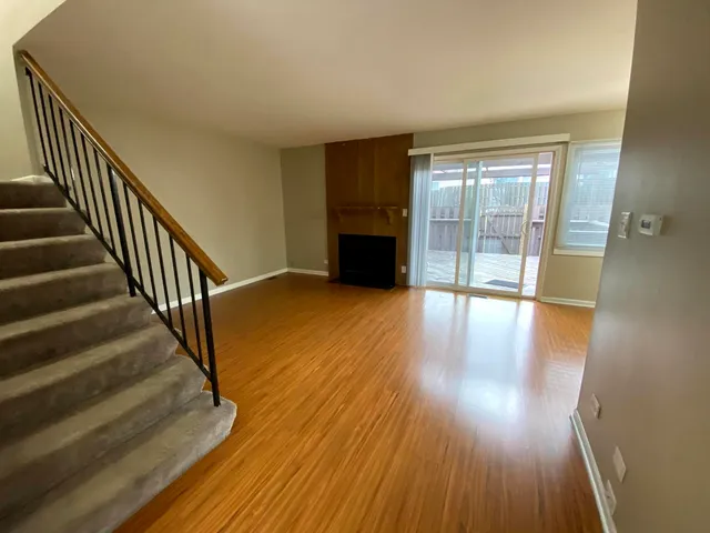 $2,450 | 1987 Franklin Place, Hoffman Estates, IL 60169