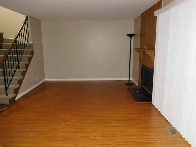 $2,450 | 1987 Franklin Place, Hoffman Estates, IL 60169