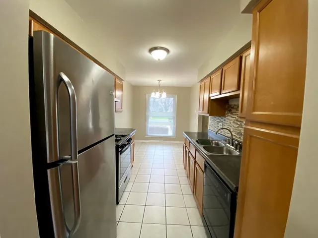 $2,450 | 1987 Franklin Place, Hoffman Estates, IL 60169