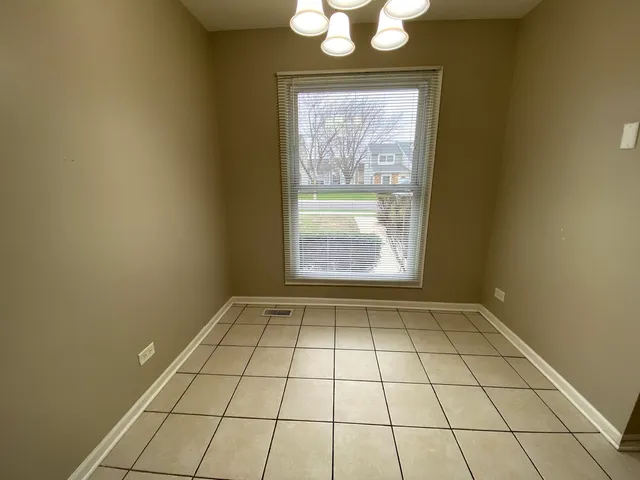 $2,450 | 1987 Franklin Place, Hoffman Estates, IL 60169