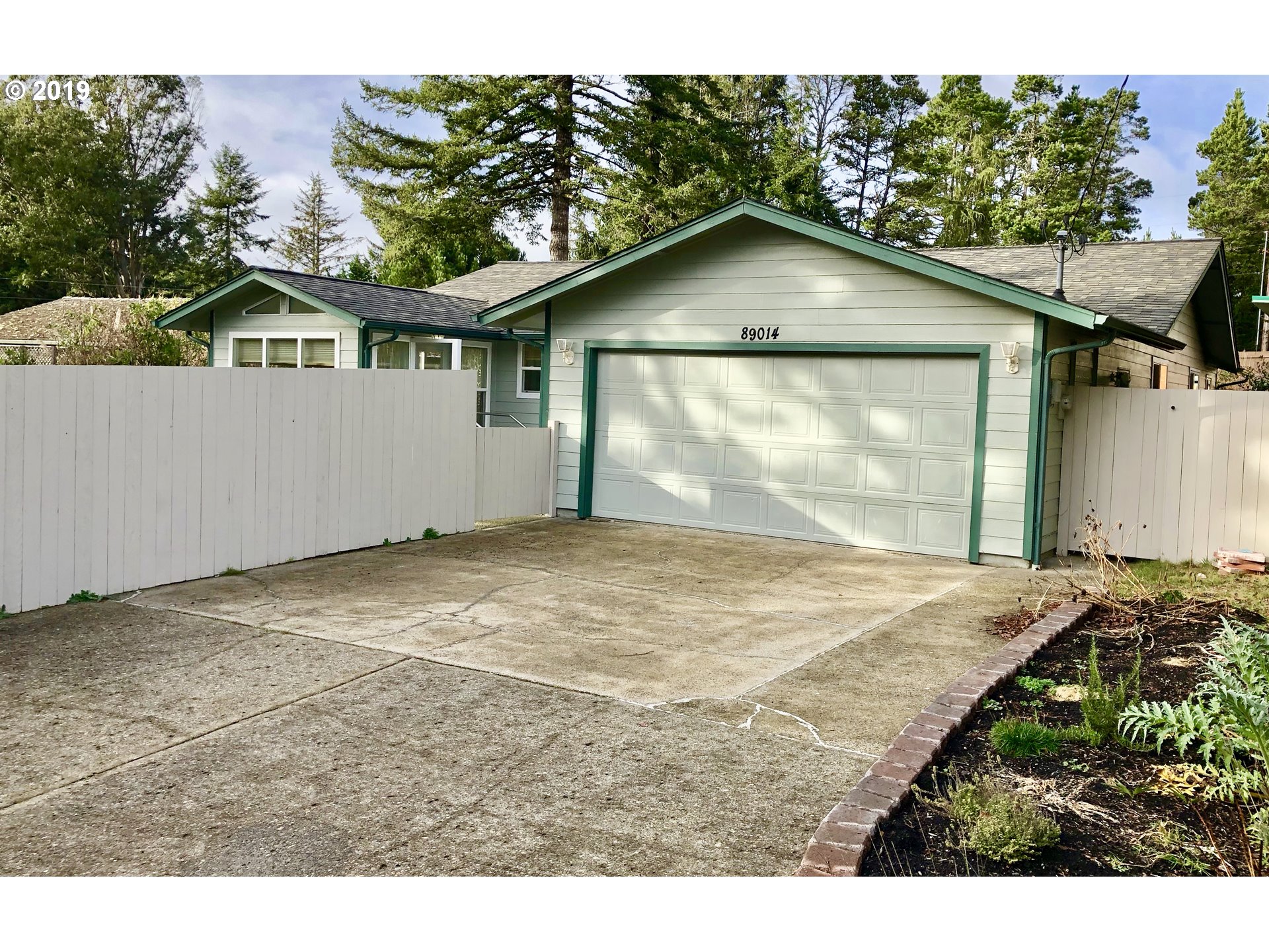89014 Sutton Lake Road Florence, OR 97439 - Photo 1 of 29 Gallery Image 1