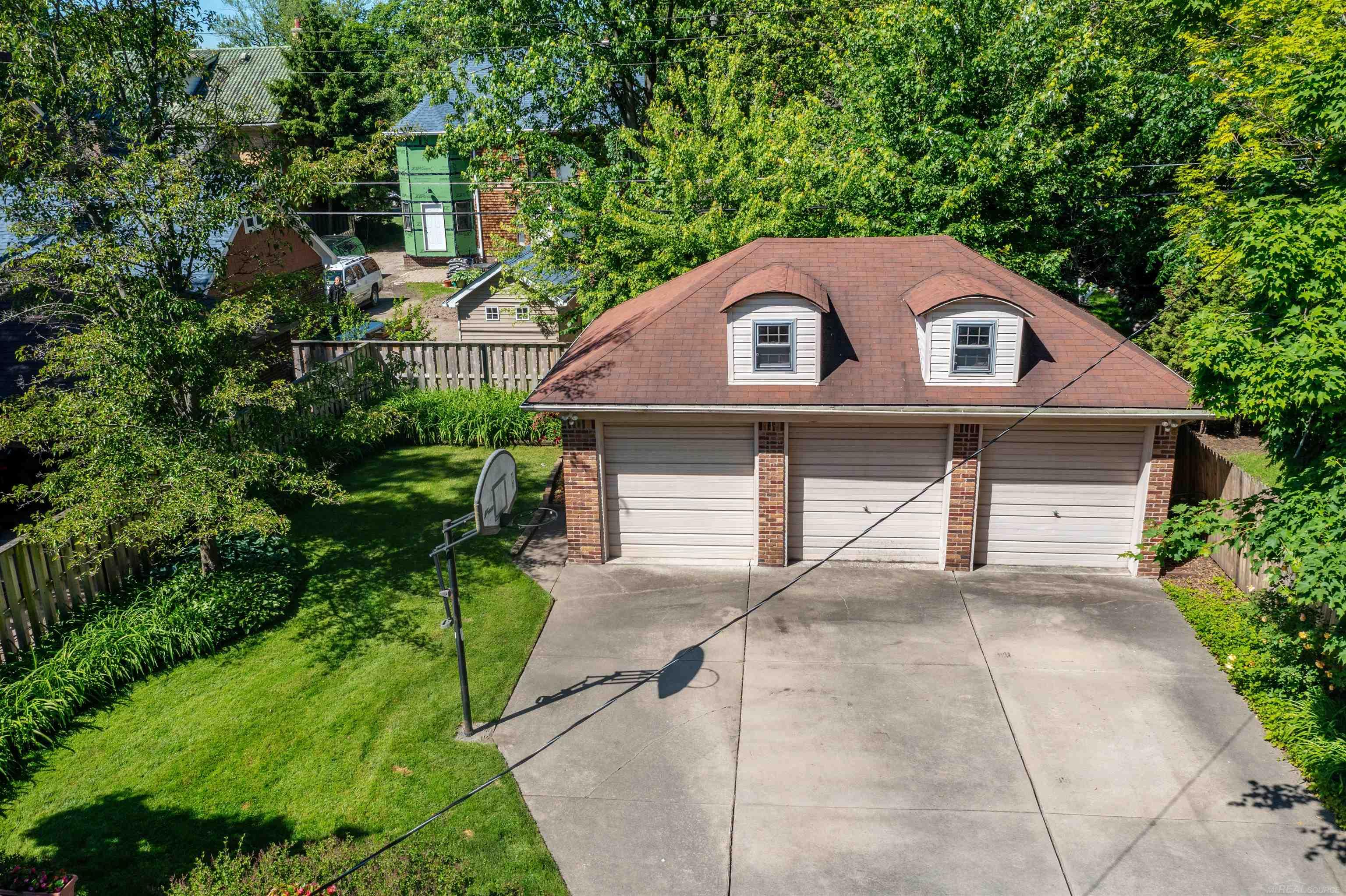 1427 Yorkshire Road Grosse Pointe, MI 48230 - Photo 56 of 68 50144126-e6676142-0568-4f33-86fd-e20e91d2dec9.JPG