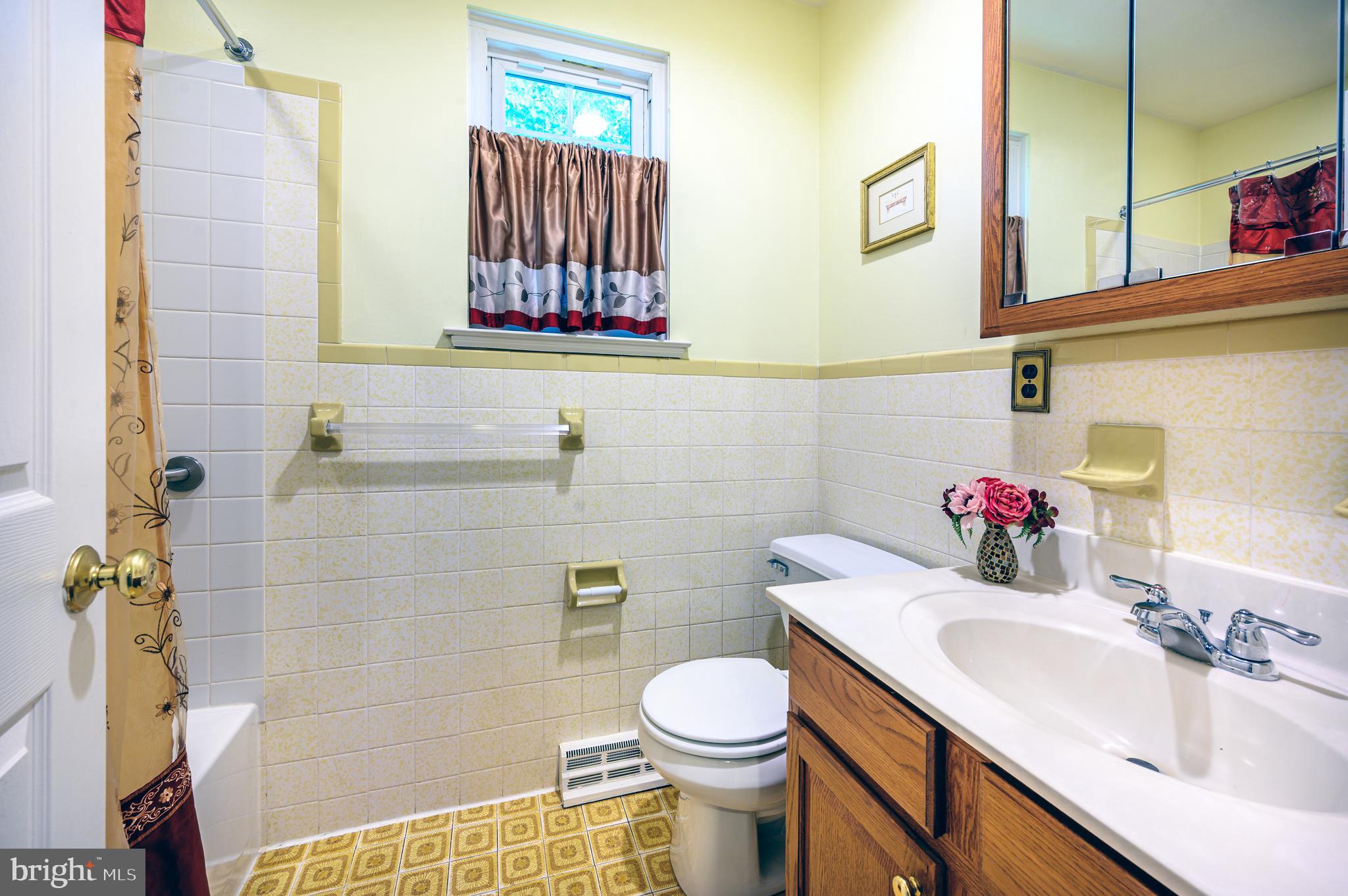 461 Brookfield Road Drexel Hill, PA 19026 - Photo 22 of 23 Hall Bath