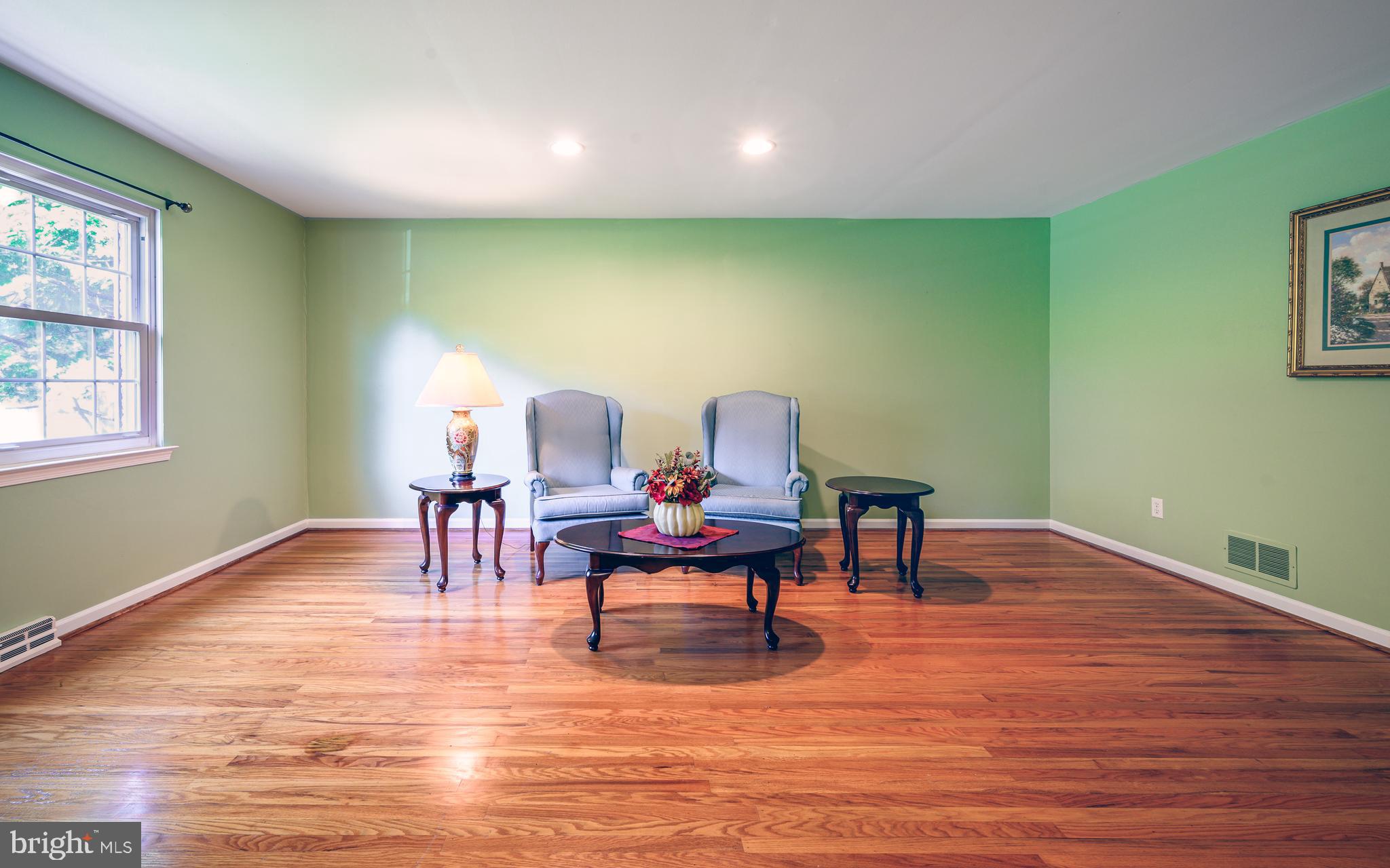 461 Brookfield Road Drexel Hill, PA 19026 - Photo 4 of 23 Spacious Living Room