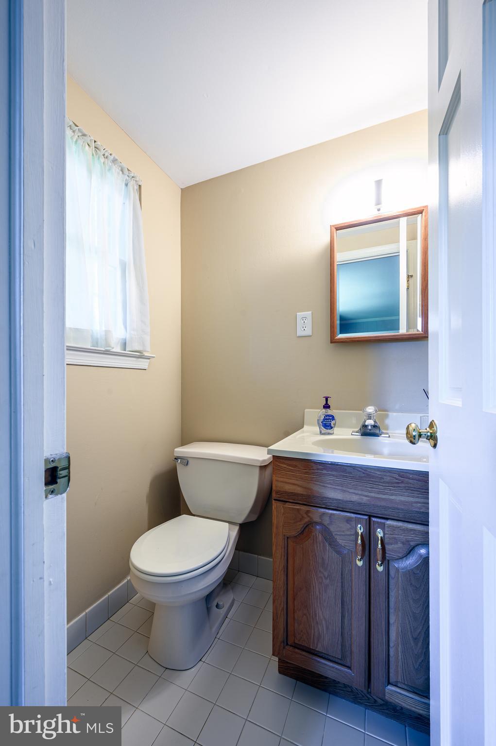 461 Brookfield Road Drexel Hill, PA 19026 - Photo 10 of 23 Powder Room on First Floor