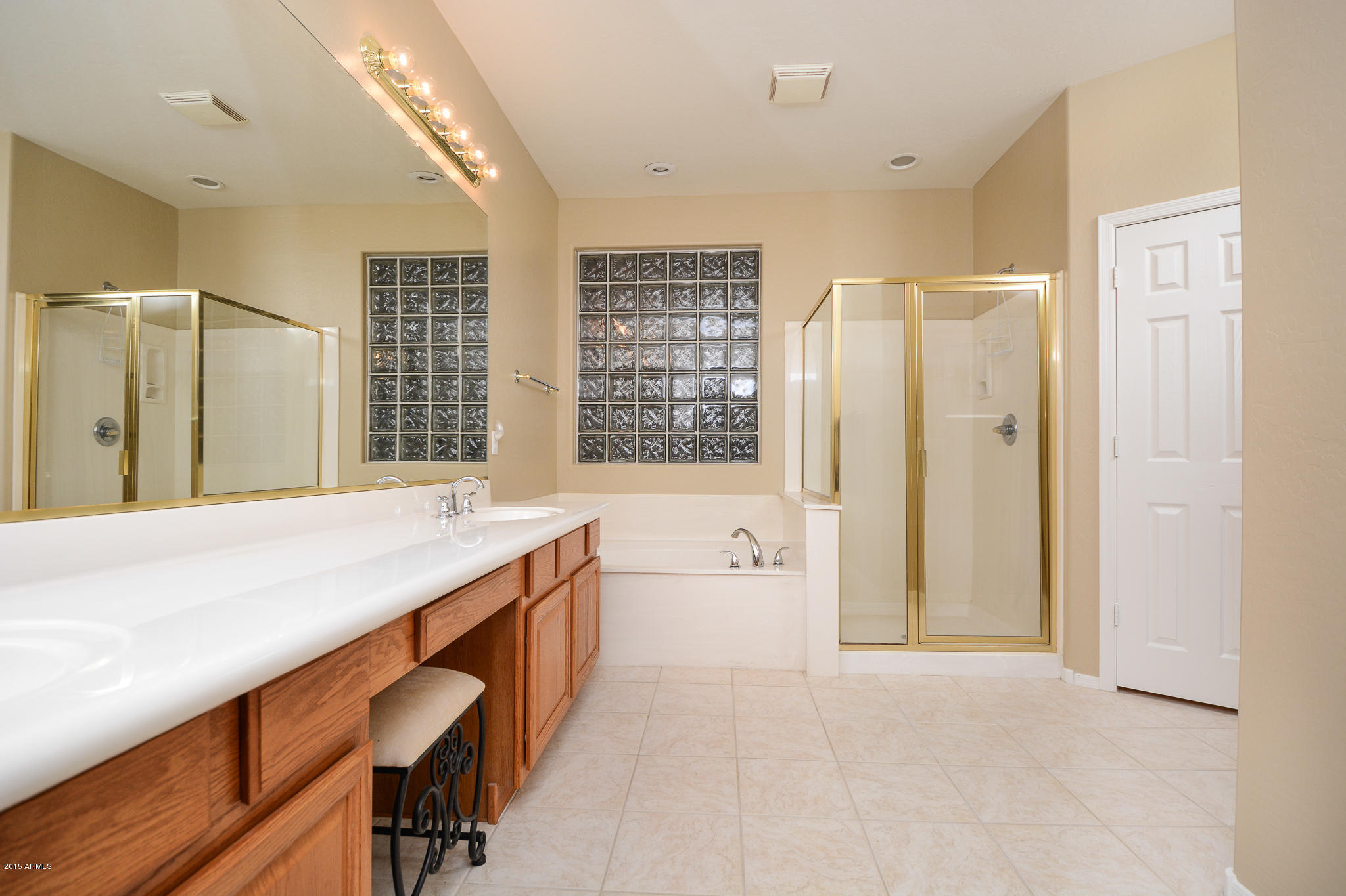 6931 West Rowel Road Peoria, AZ 85383 - Photo 18 of 44 19- MASTER BATH