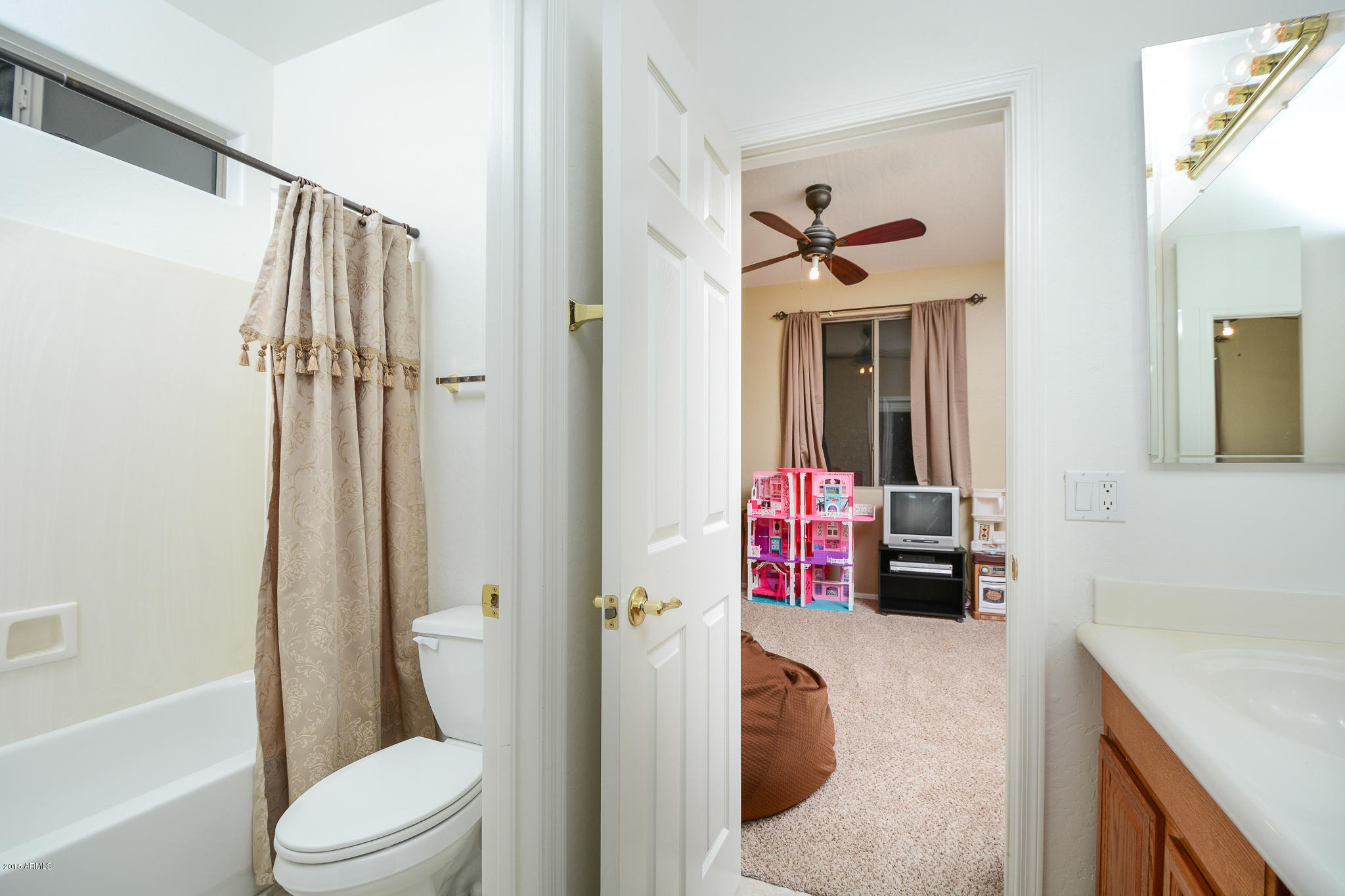 6931 West Rowel Road Peoria, AZ 85383 - Photo 28 of 44 29- JACK & JILL BATH 1 UPSTAIRS