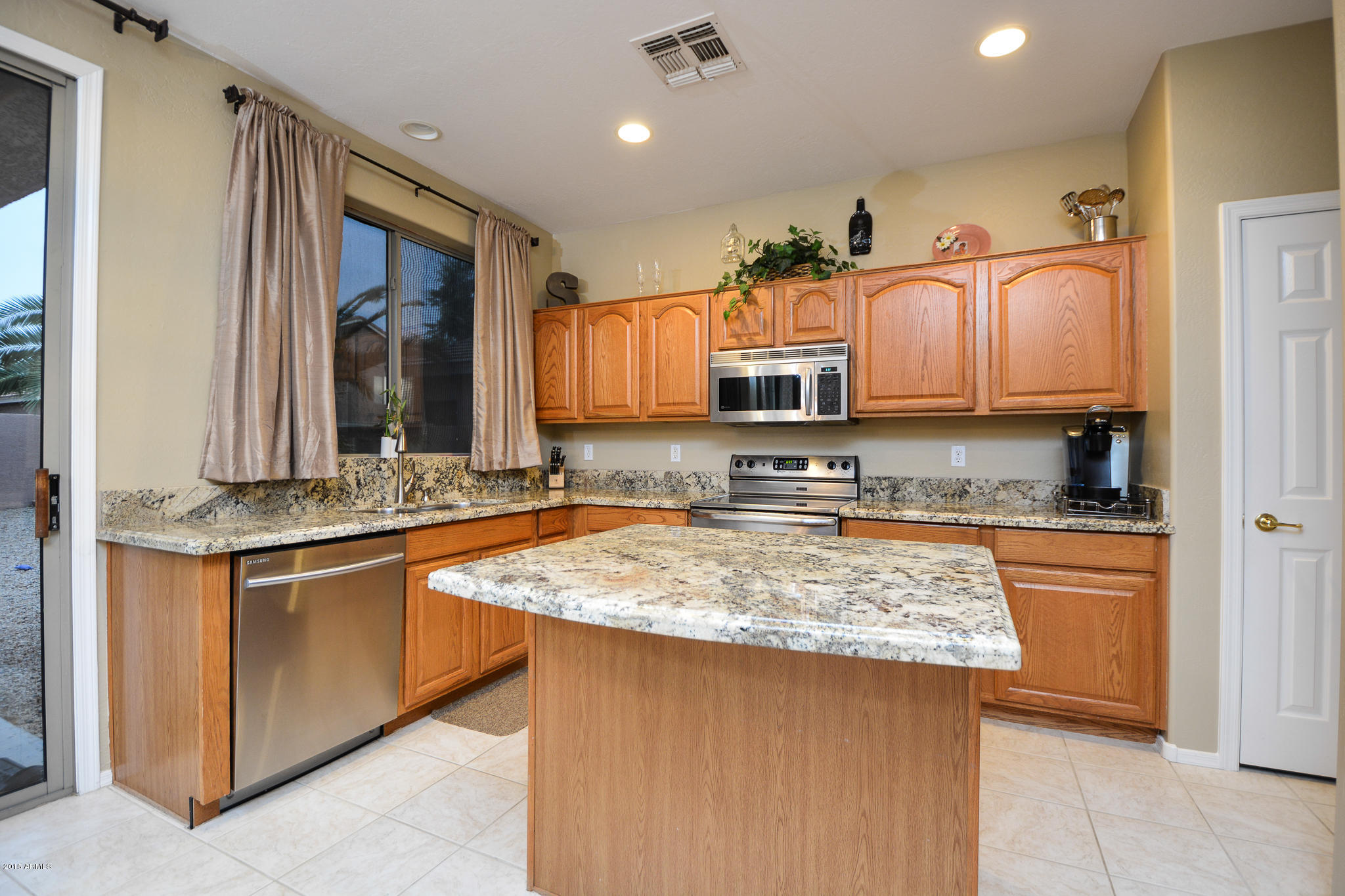 6931 West Rowel Road Peoria, AZ 85383 - Photo 10 of 44 11- KITCHEN
