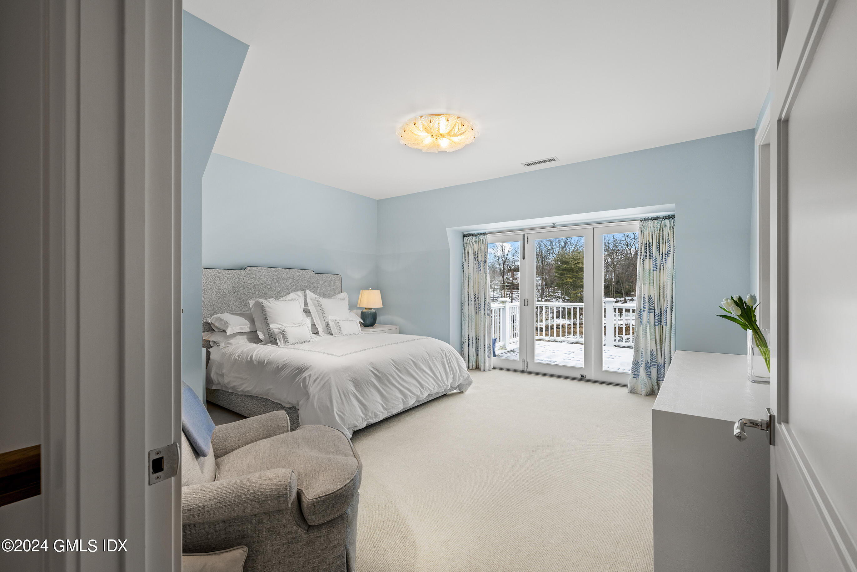 2 Oneida Drive, Unit F Greenwich, CT 06830 - Photo 14 of 31 a bedroom with a bed and a lamp next to a window