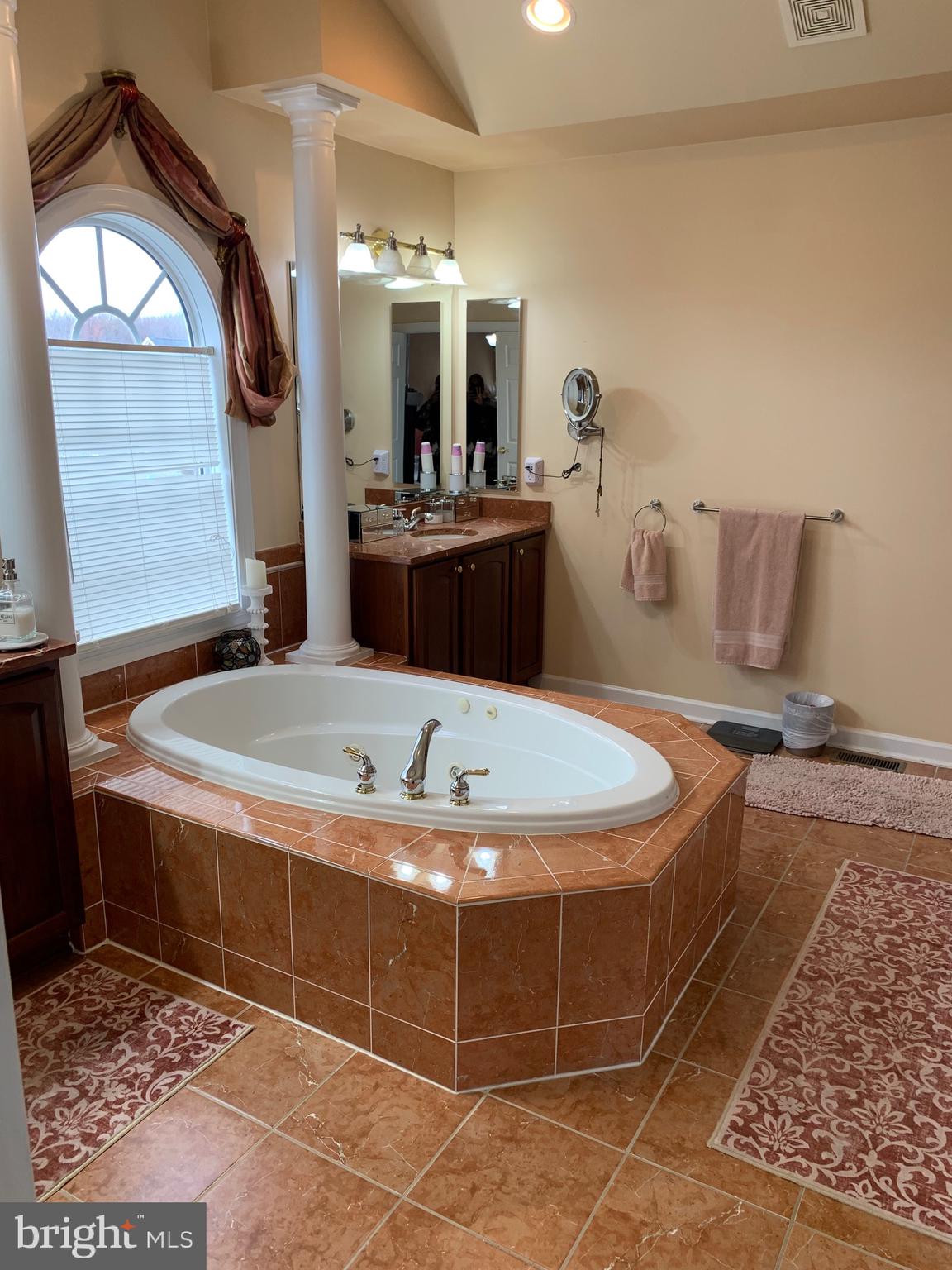 14205 Derby Ridge Road Bowie, MD 20721 - Photo 27 of 53 a room with table and mirror