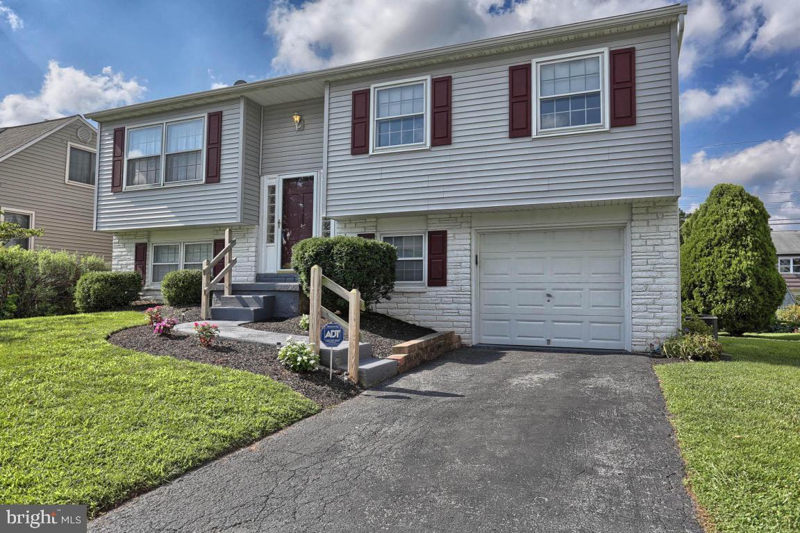 1612 Robert Road Lancaster, PA 17601 - Photo 3 of 29 Gallery Image 3