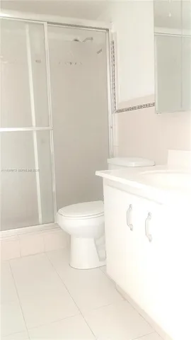 $2,000 | 20120 Northeast 2nd Avenue, Unit W27, Miami Gardens, FL 33179