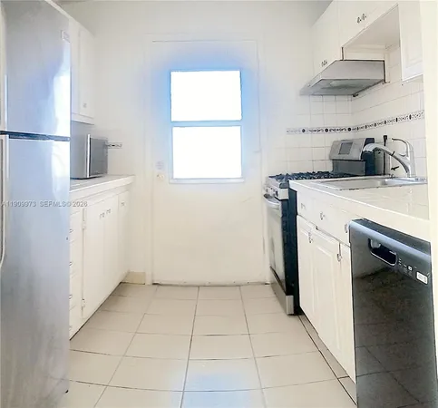 $2,000 | 20120 Northeast 2nd Avenue, Unit W27, Miami Gardens, FL 33179