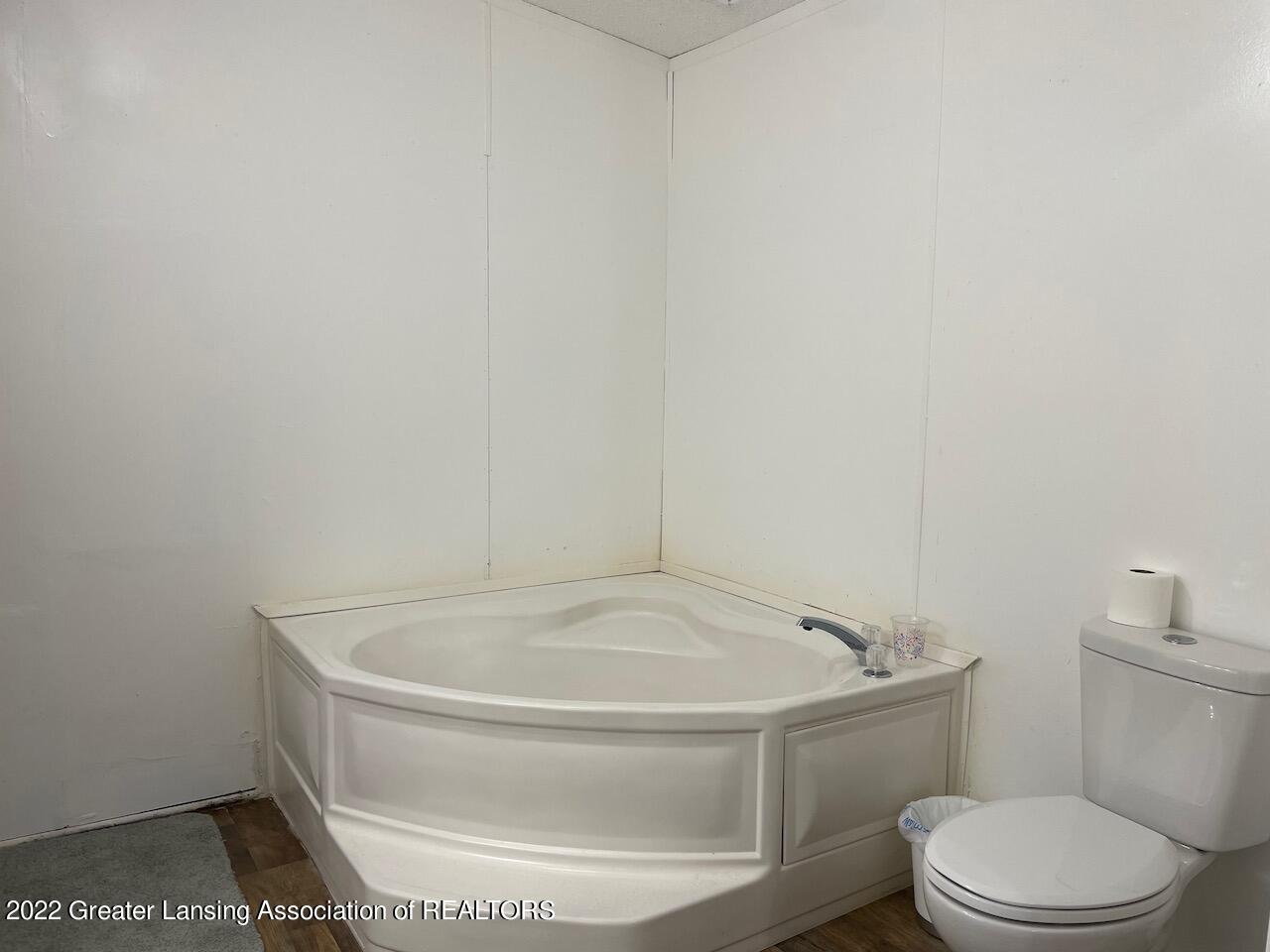 15401 Comdon Road Albion, MI 49224 - Photo 23 of 34 Master Bath