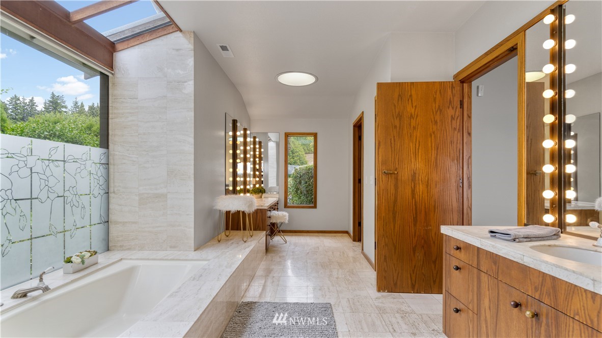 16900 Talbot Road Edmonds, WA 98026 - Photo 17 of 40