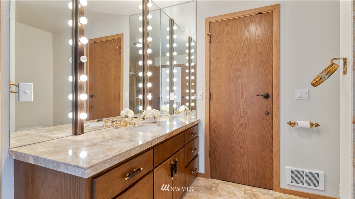 16900 Talbot Road Edmonds, WA 98026 - Photo 32 of 40