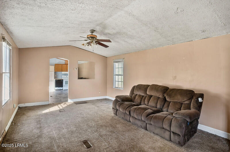 242 Clarendon Road Beaufort, SC 29906 - Photo 3 of 11 DSC06661-20.jpg-vsuniqueid-6778b7f2daca0