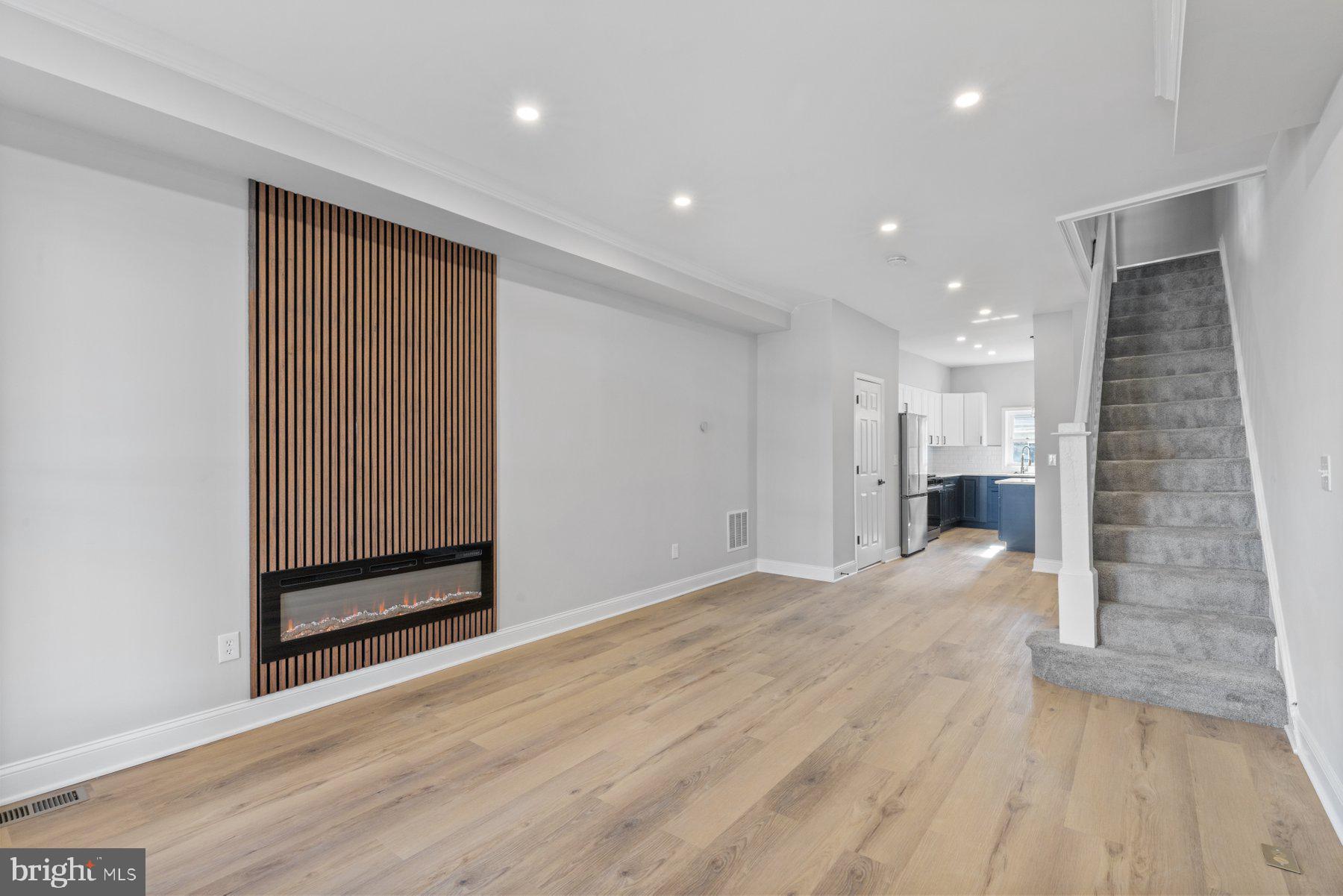 653 Bartlett Avenue Baltimore, MD 21218 - Photo 3 of 39 Living room - contemporary fireplace