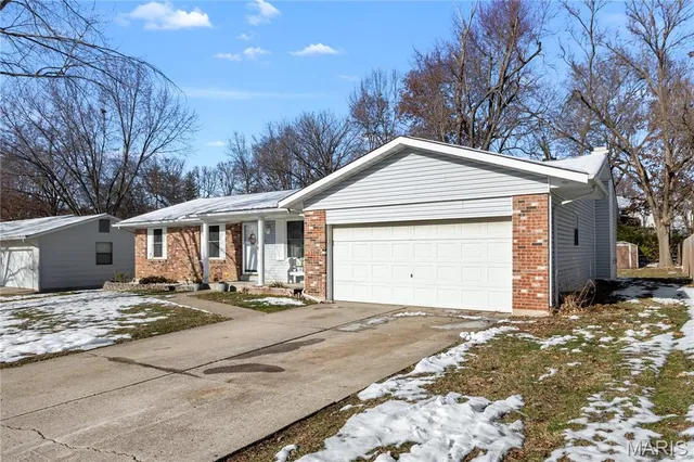 $292,500 | 18 Kenworth Drive, St. Peters, MO 63376