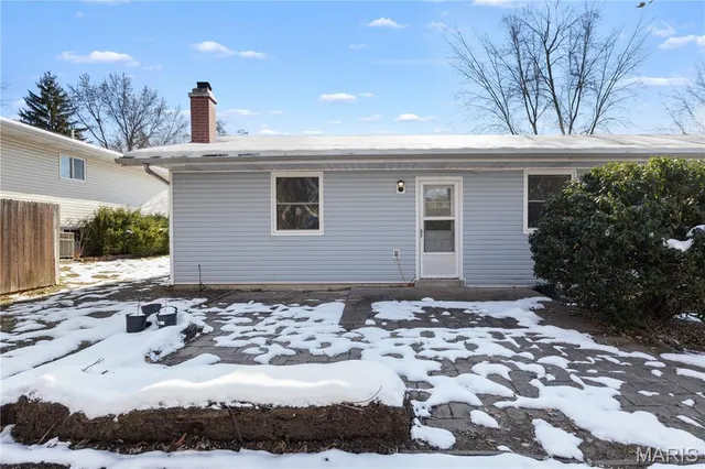 $292,500 | 18 Kenworth Drive, St. Peters, MO 63376