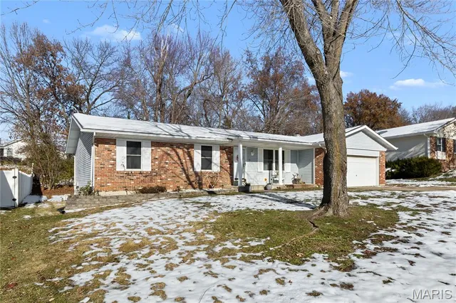 $292,500 | 18 Kenworth Drive, St. Peters, MO 63376