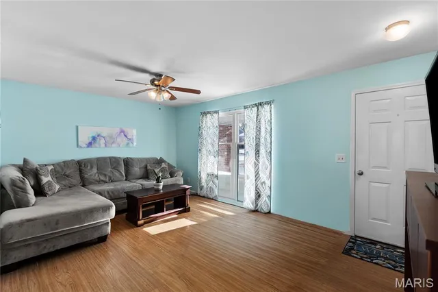 $292,500 | 18 Kenworth Drive, St. Peters, MO 63376