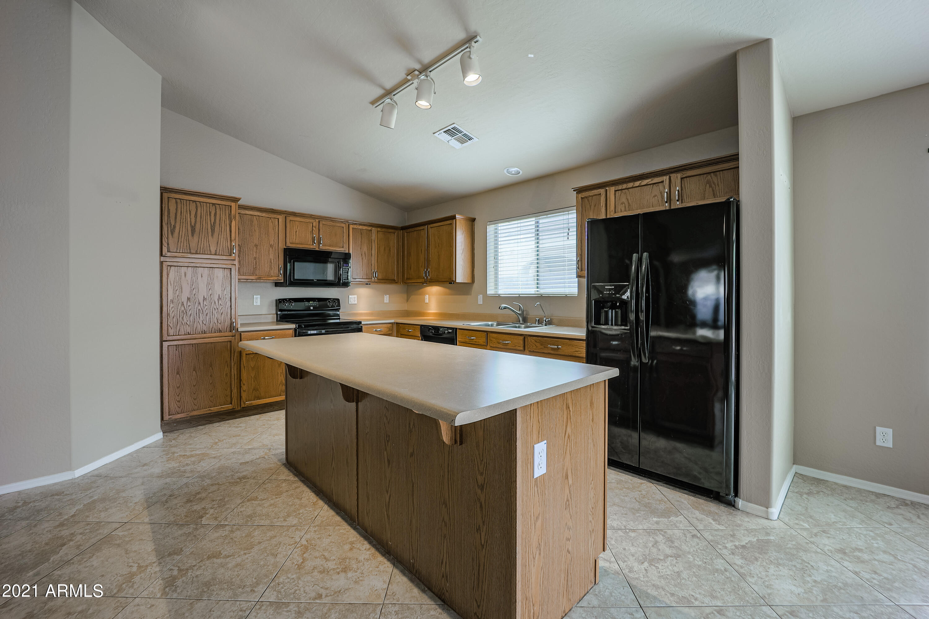 17780 West Calavar Road Surprise, AZ 85388 - Photo 5 of 31 B (2)